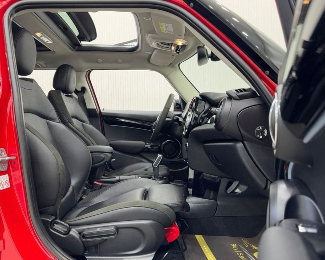 ميني كوبر Std 1.5L (4 Seater) 2024 Mini Cooper, Agency Warranty 05/29+ Service Package, Full Service History,