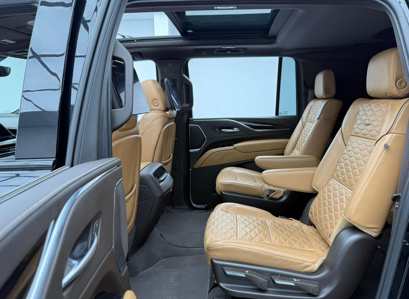 Cadillac Escalade Sport 6.2L 4WD 2023 Cadillac Escalade Sport, 2028 Cadillac Warranty + Service Pack, Excellent Condit