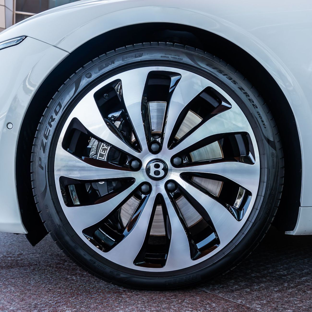 بنتلي كونتيننتال جي تي AZURE 2026 BENTLEY GT V8 DONE ONLY 4000KM