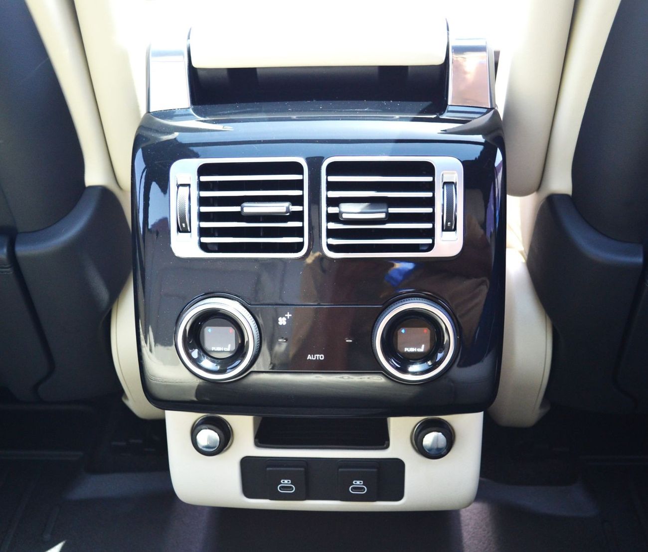 لاند روفر رينج روفر Range Rover VOGUE HSE Westminster Edition V6 3.0L 2022 original paint Super clean car