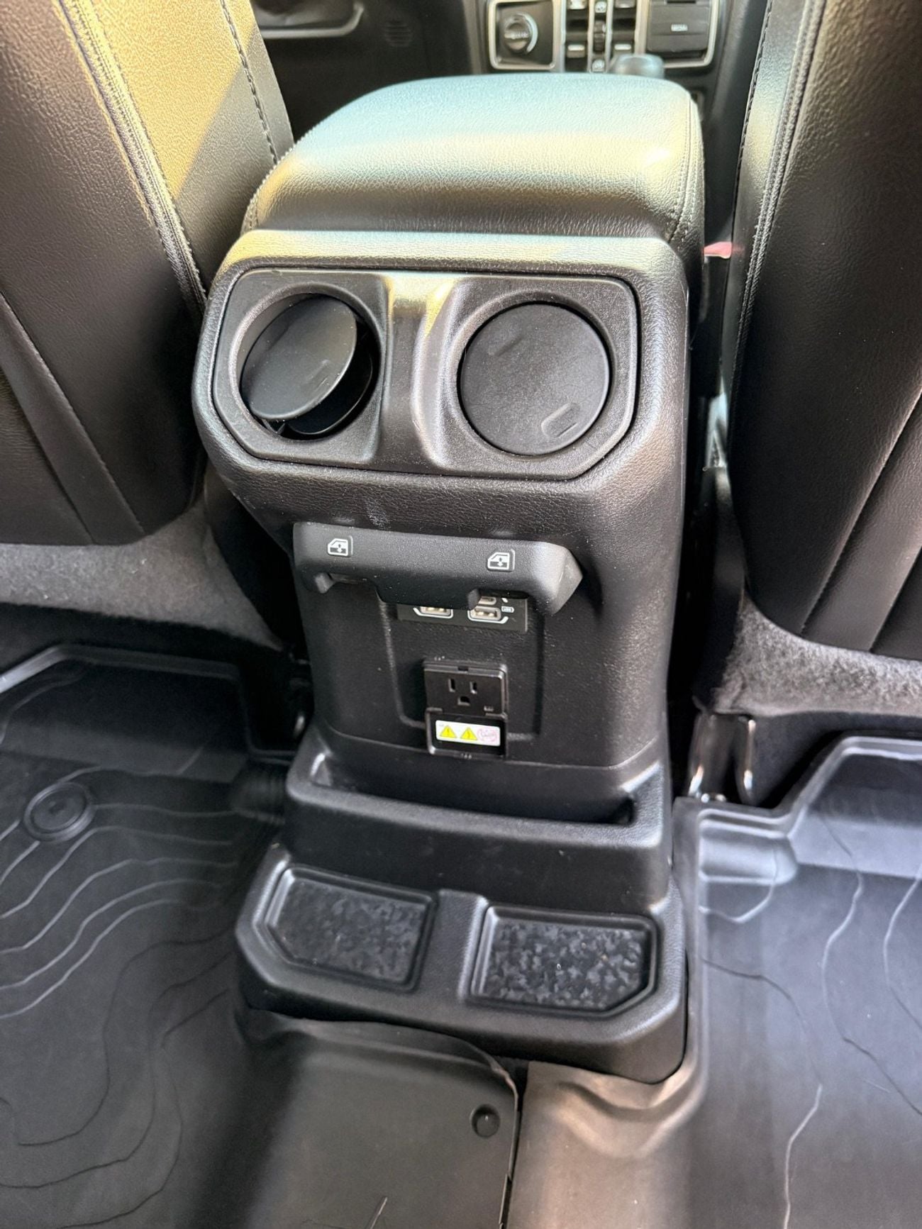 جيب رانجلر Unlimited Sahara 2.0L A/T