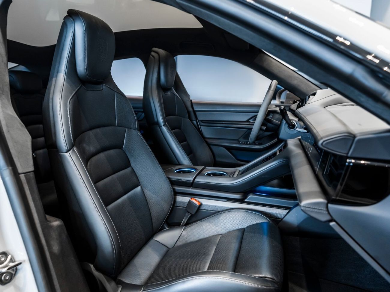 بورش تايكان 2023 Porsche Taycan GTS, 2026 Porsche Warranty, Full Service History, Low KMs, GCC