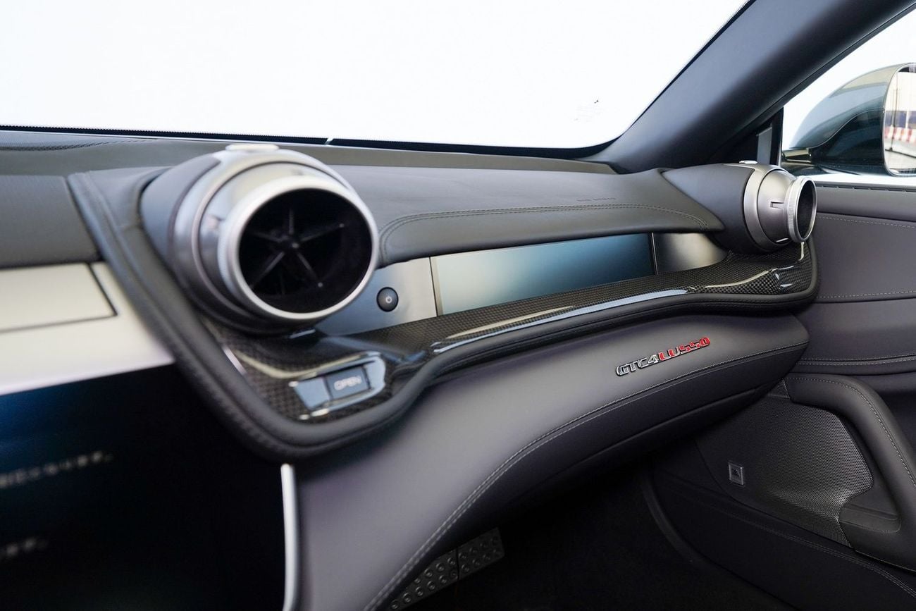 Ferrari GTC4 Lusso V12