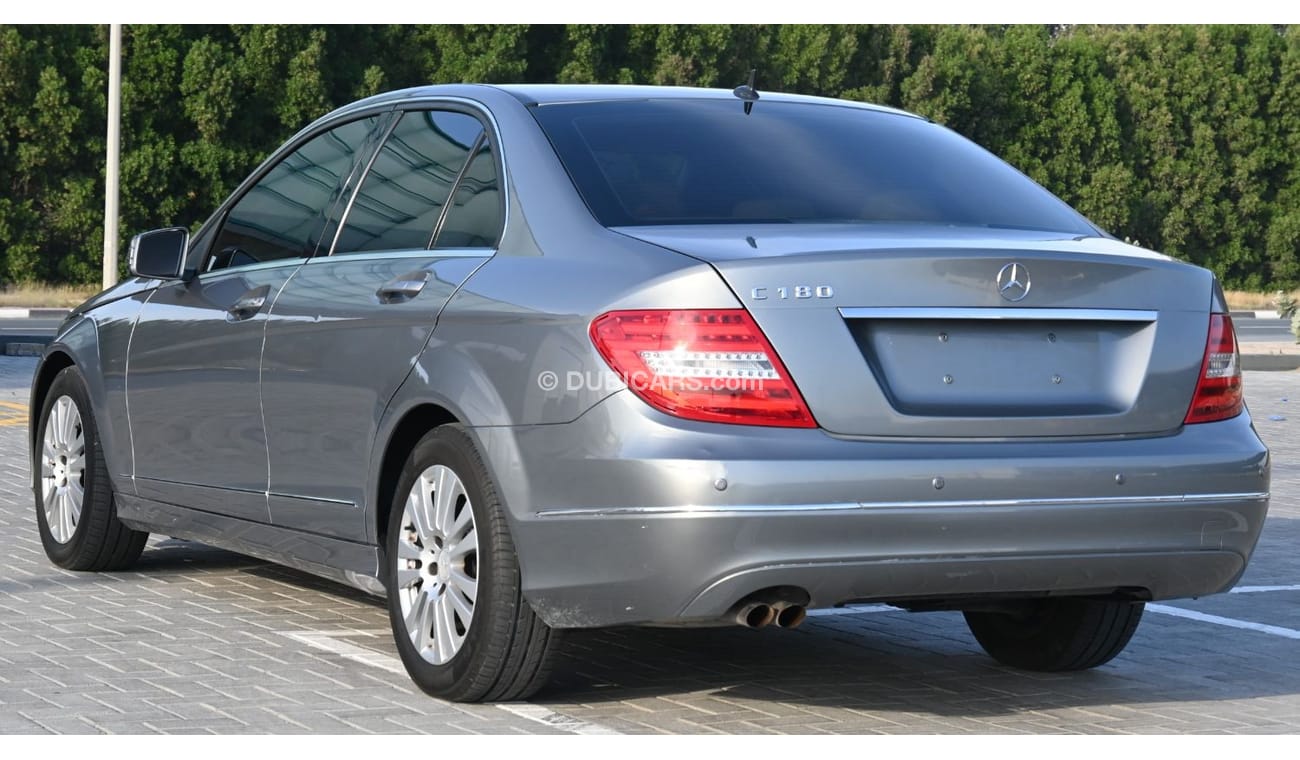 مرسيدس بنز C 180 مرسيدس c180 خليجي بحالة ممتازة بدون حوادث