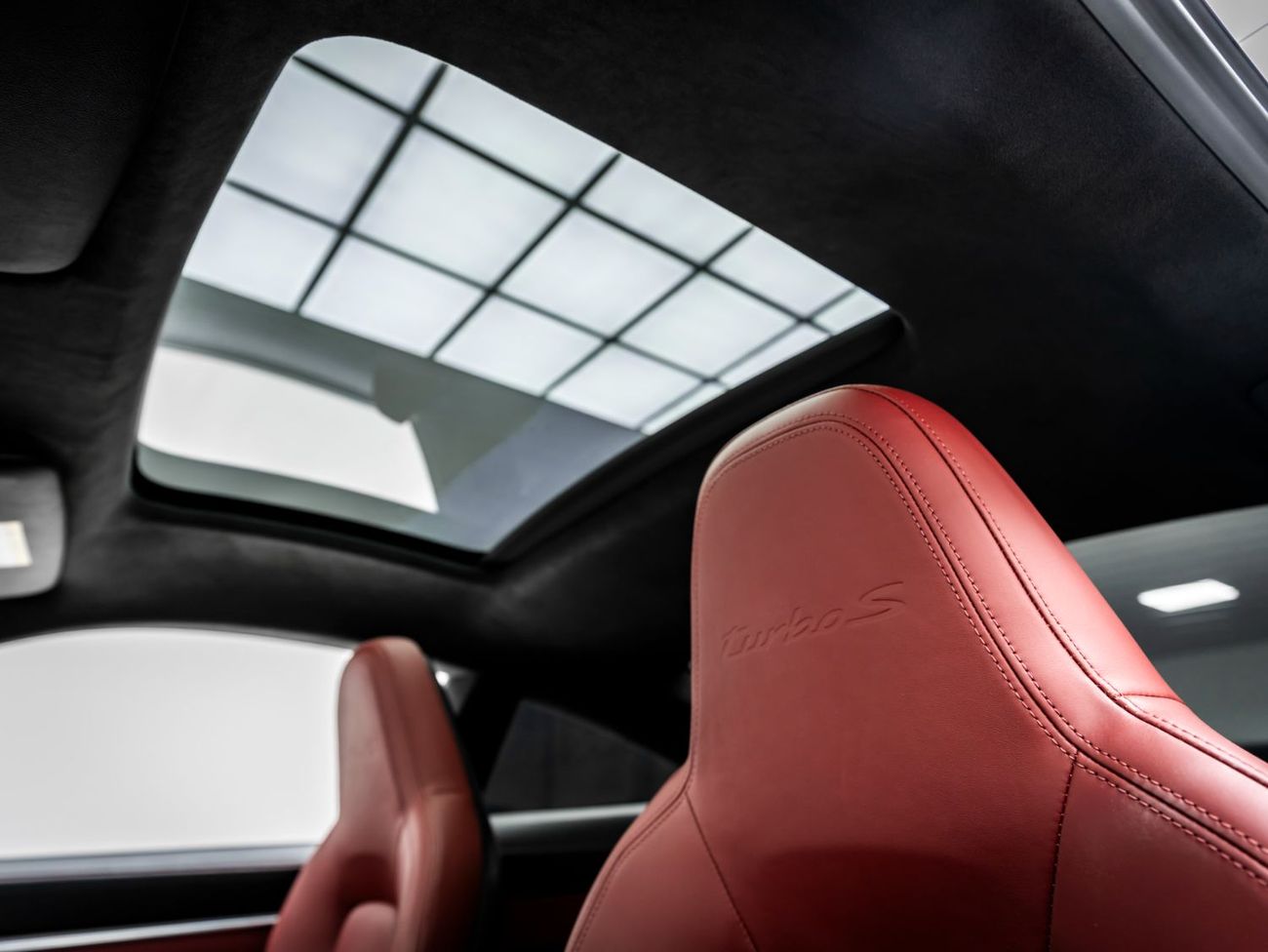 بورش 911 Turbo S 3.8L (640 HP) Coupe