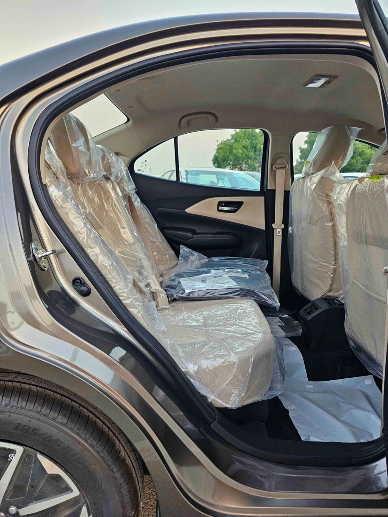 Suzuki Dzire GLX HYBRID 1.2L V4 A/T / PUSH START / DVD / REAR PARKING SENSOR (CODE # DZHXG)