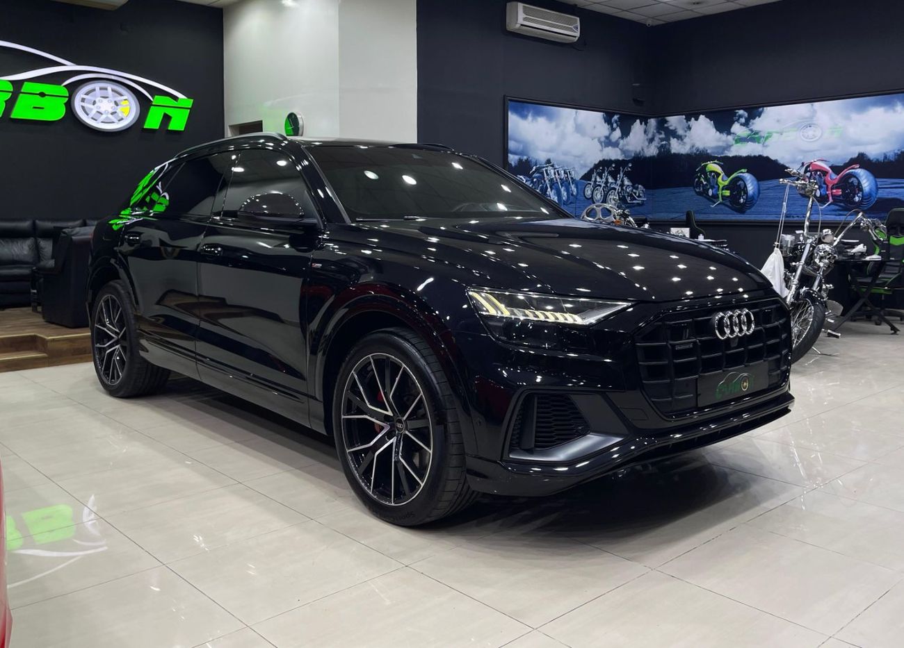 أودي Q8 55 TFSI quattro S-Line sports & Black Gloss package 3.0L (340 HP)