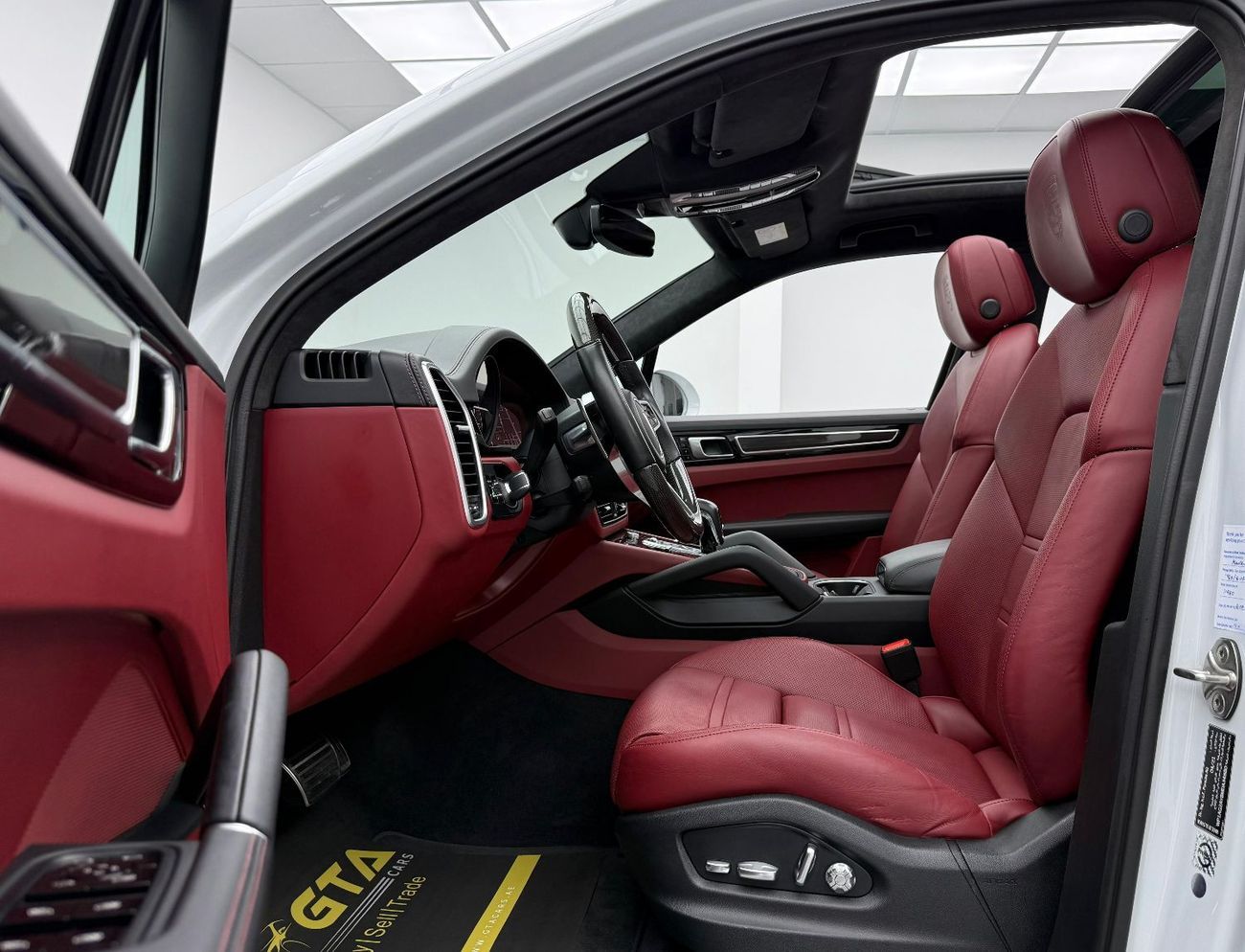 Porsche Cayenne GTS 4.0L (460 HP) 2021 Porsche Cayenne GTS, Warranty, Full Porsche Service History, Excellent Condit