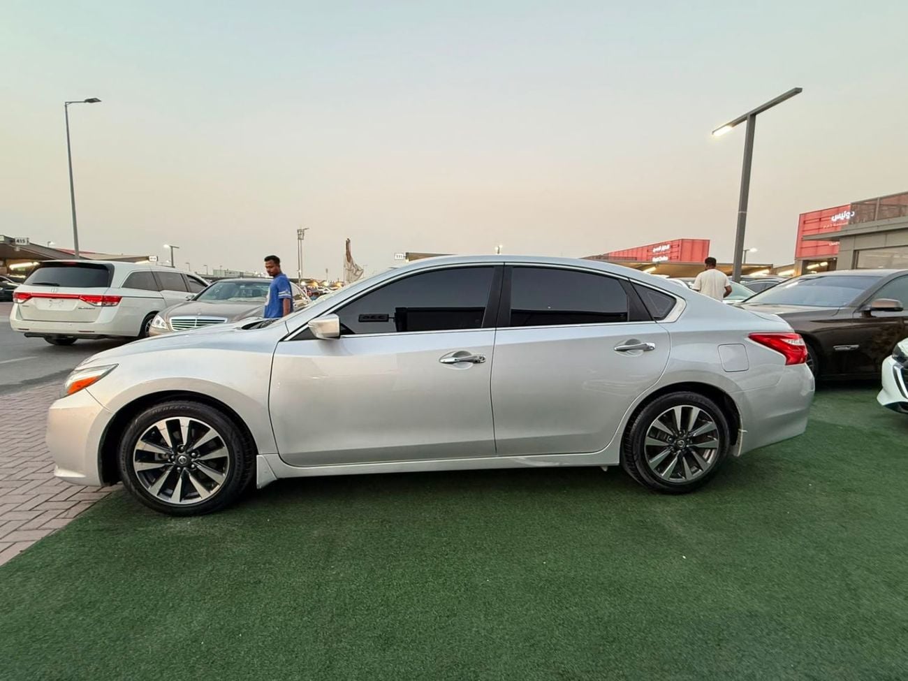 Nissan Altima SV Top-of-the-line trim, excellent condition