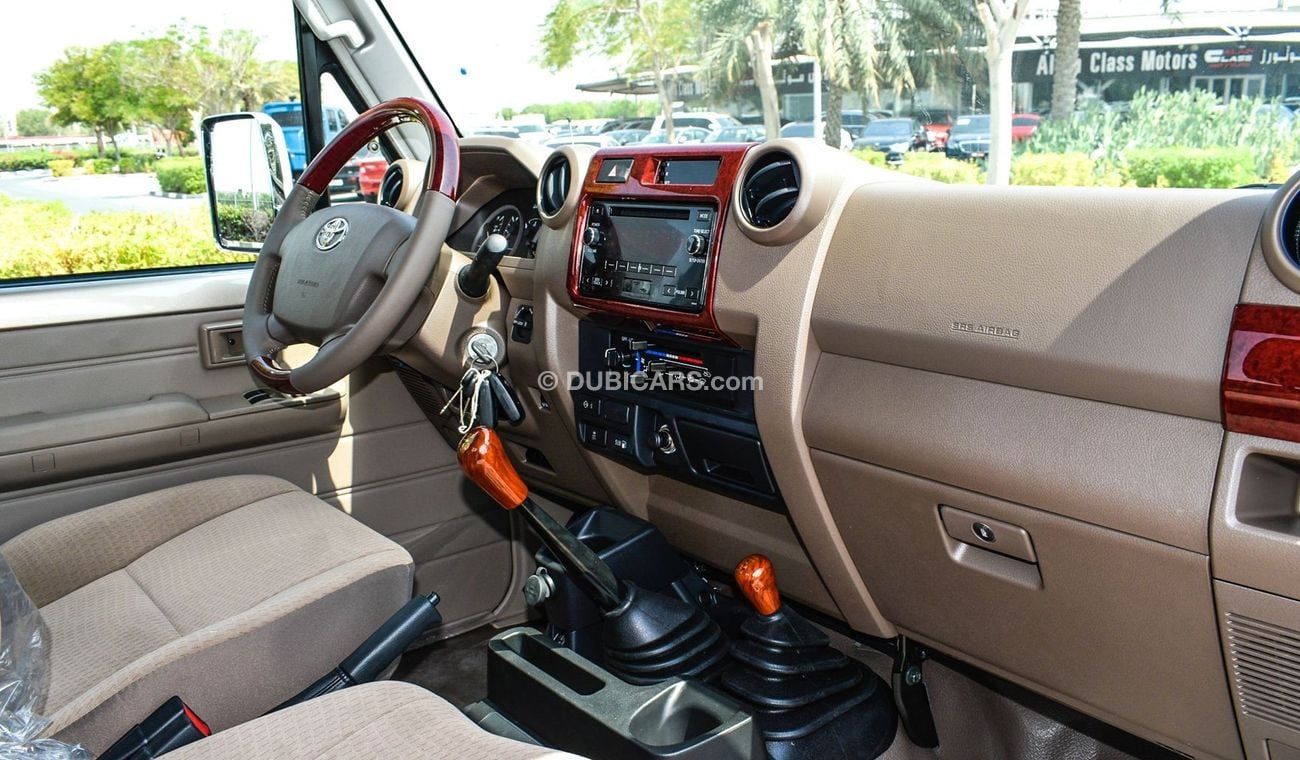 تويوتا لاند كروزر بيك آب 4.0L V6 Petrol