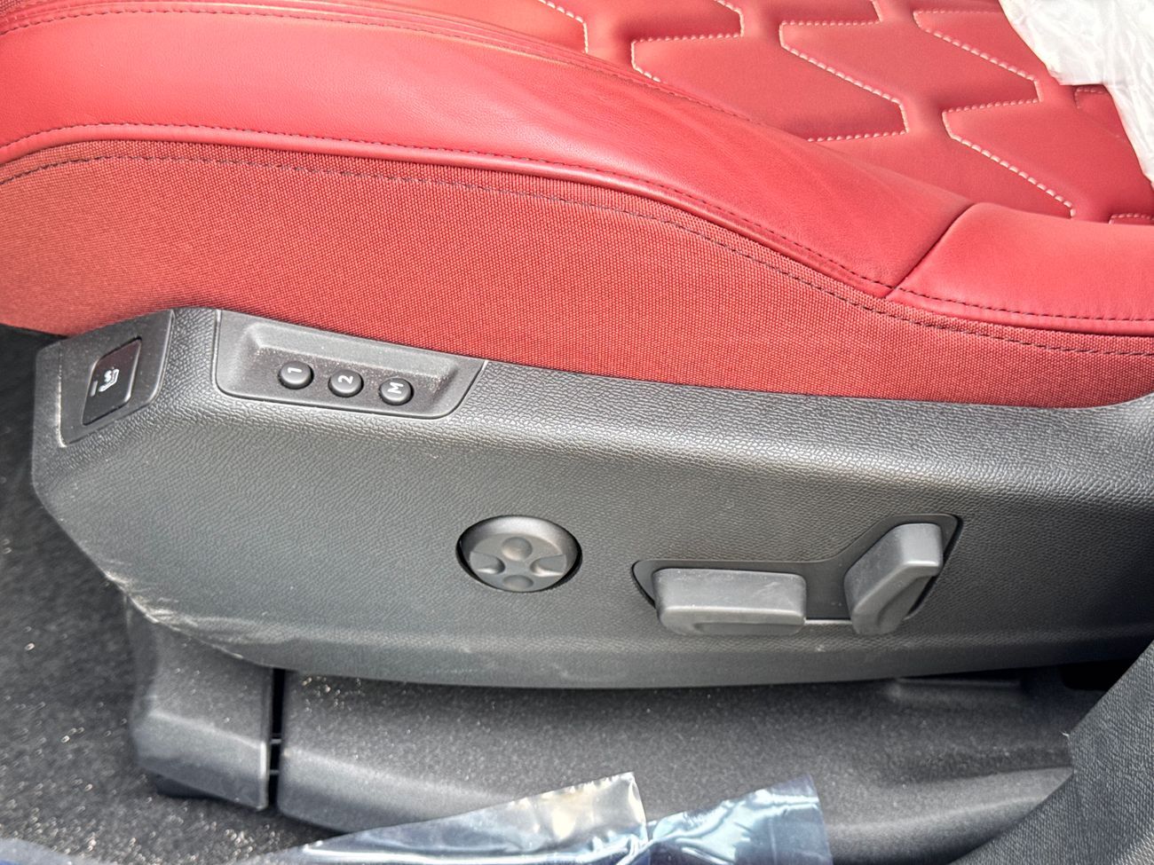 بيجو 5008 2025 PEUGEOT 5008 GT 1.6L CUV FWD 7-Seats 5Doors brand new 0km