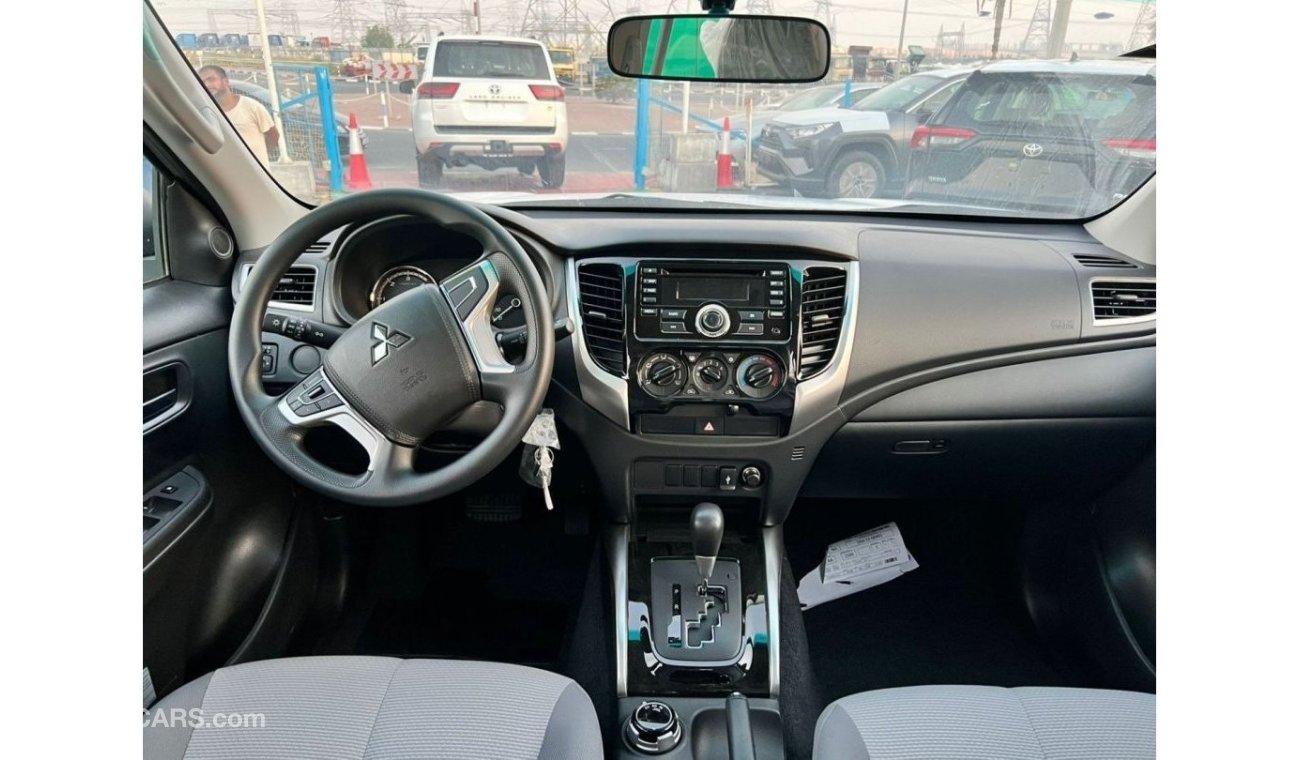 Mitsubishi L200 MITSUBISHI L200 Double Cab 22MY silver color AT 2.4L Diesel // Fog light,, Chrome packedg , black ra