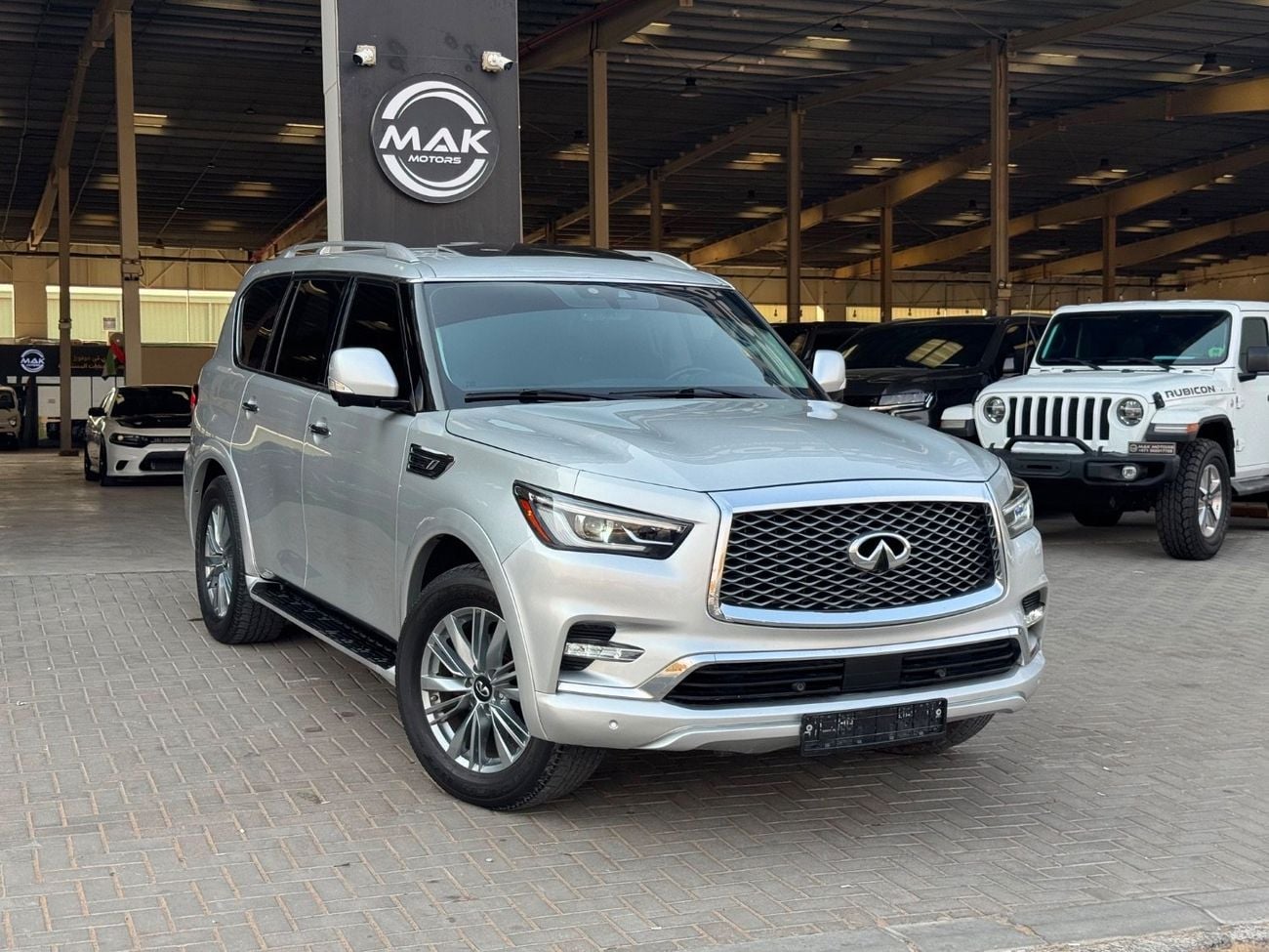 Infiniti QX80 LUXE PROACTIVE