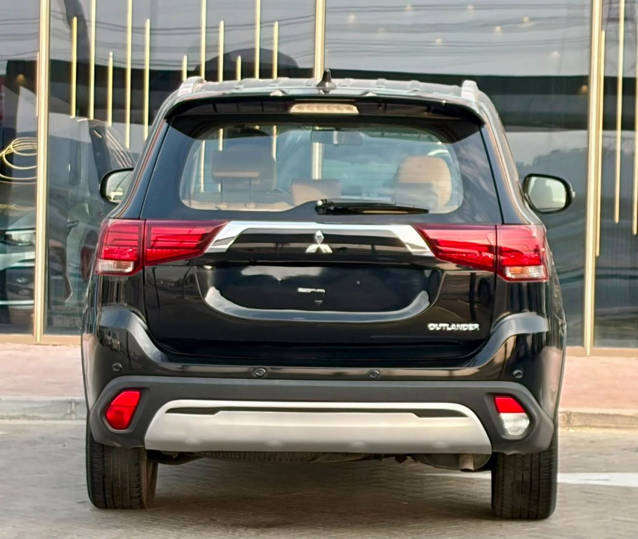 Mitsubishi Outlander GLX HIGHLINE FABRIC 820-Monthly l GCC l 4WD , Cruise, Camera l Accident Free