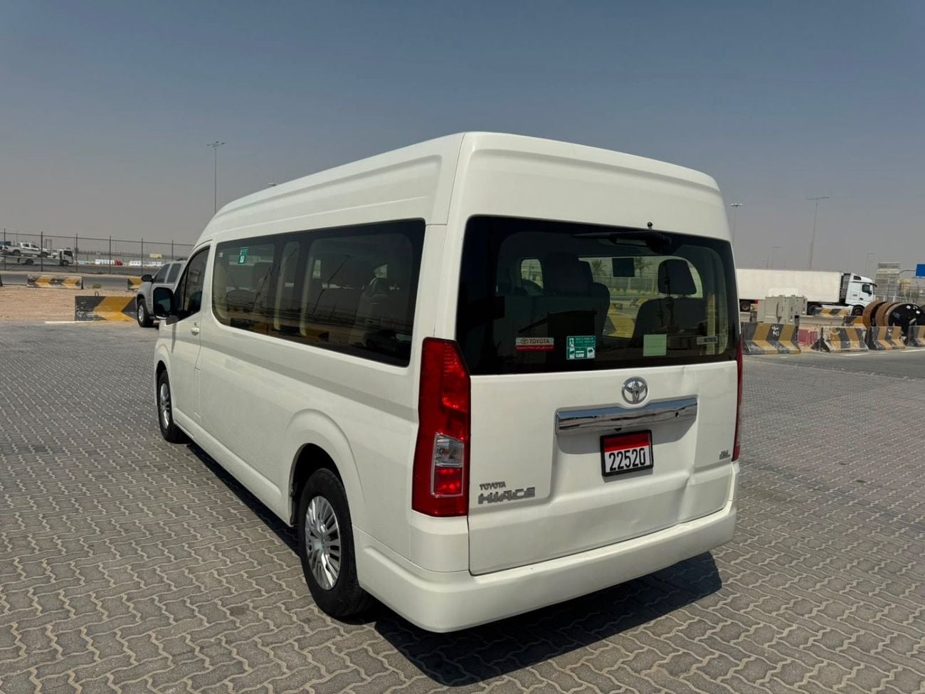 Toyota Hiace DLS - STD ROOF