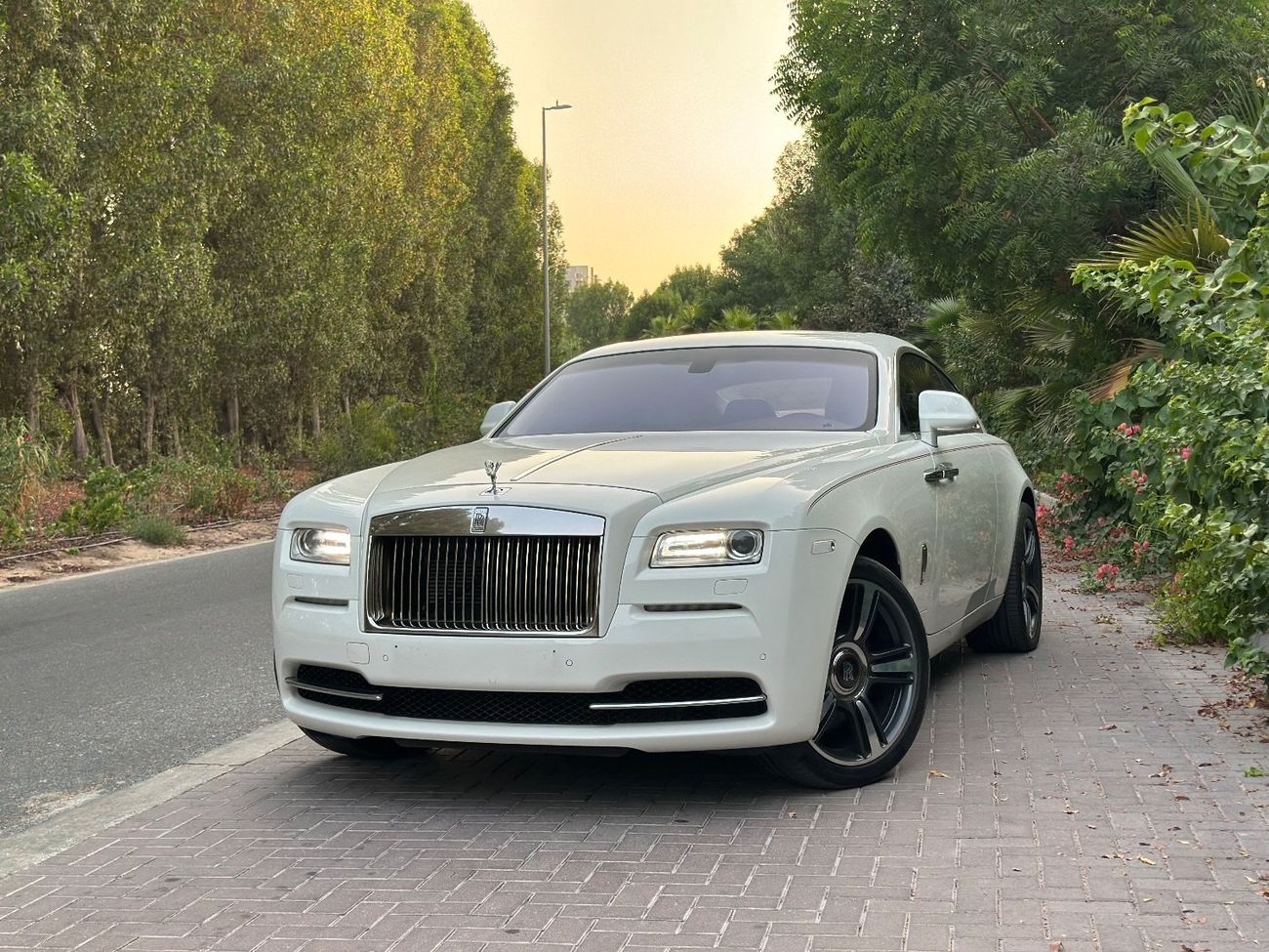 رولز رويس واريث 2015 Rolls Royce Wraith | GCC Specs | 6.6L V12 | 624 HP | 109K KM | Starlight Headliner | Excellent 