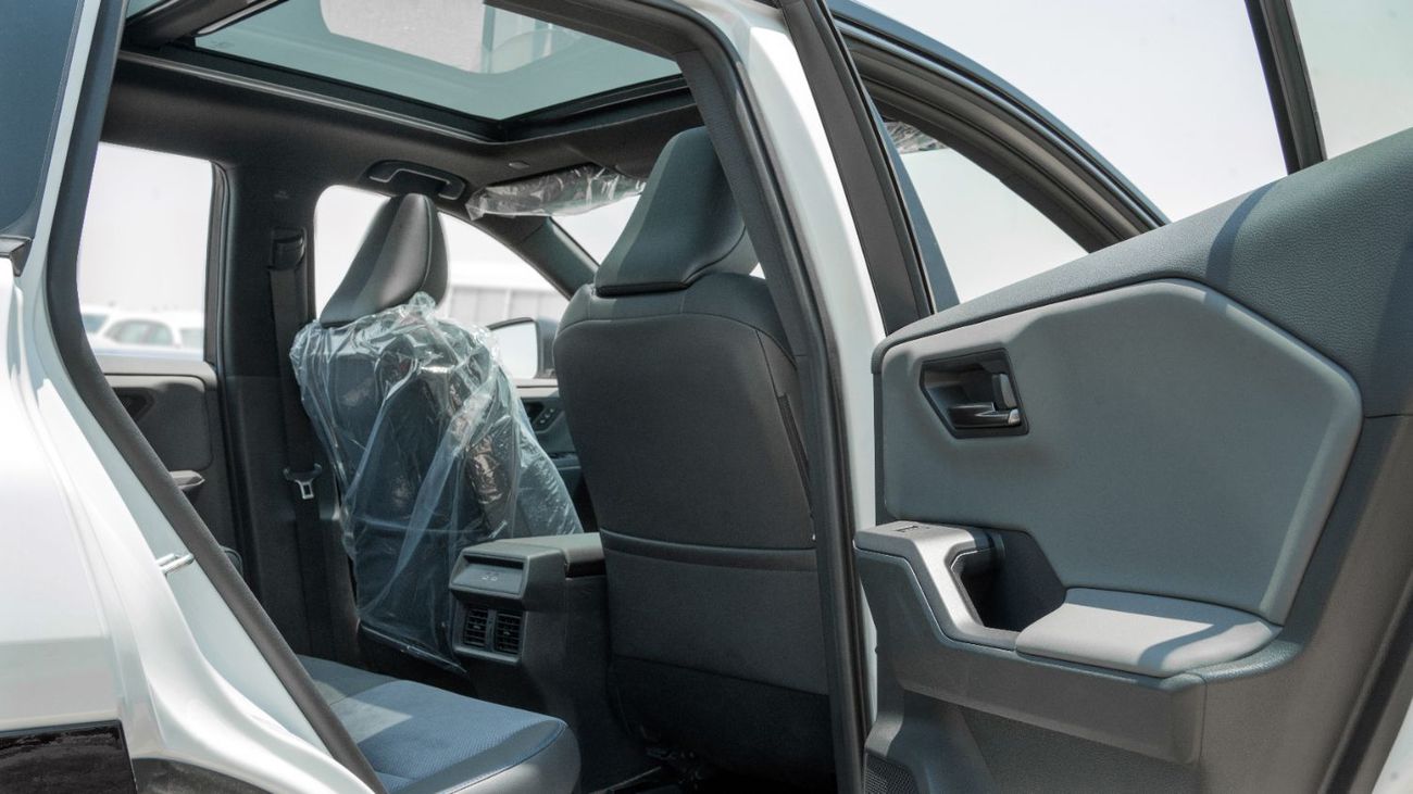 تويوتا راف ٤ 2026 Toyota Rav4 XSE 2.5L AT Hybrid (White-Black)