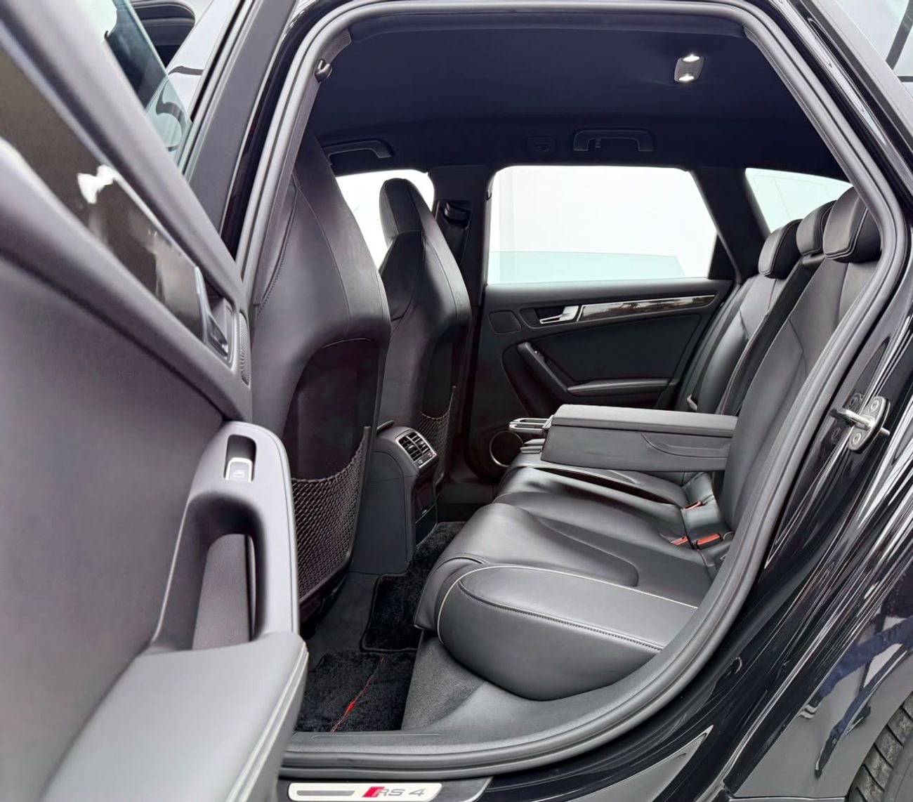 Audi RS4 STANDARD 2014 Audi RS4, Service History, Excellent Condition, Japanese Specs.