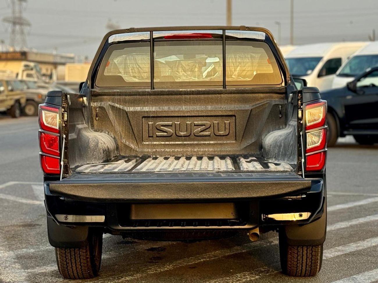 إيسوزو D ماكس 3.0L Crew Cab 4WD GT