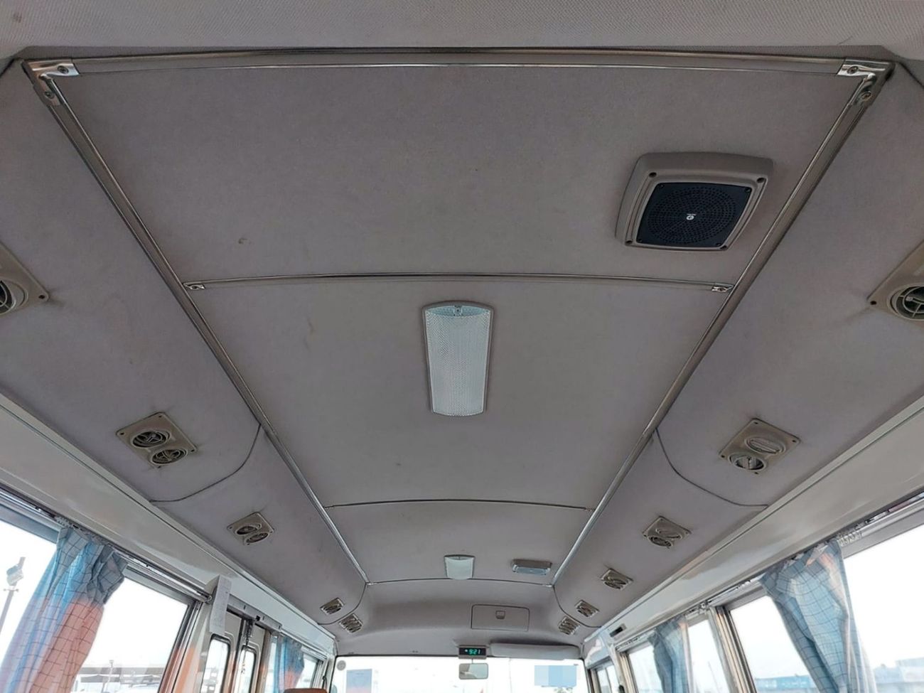 نيسان سيفيليان NISSAN CIVILIAN BUS RHD 1993 MODEL 3.5 L DIESEL MANUAL(PM30153)