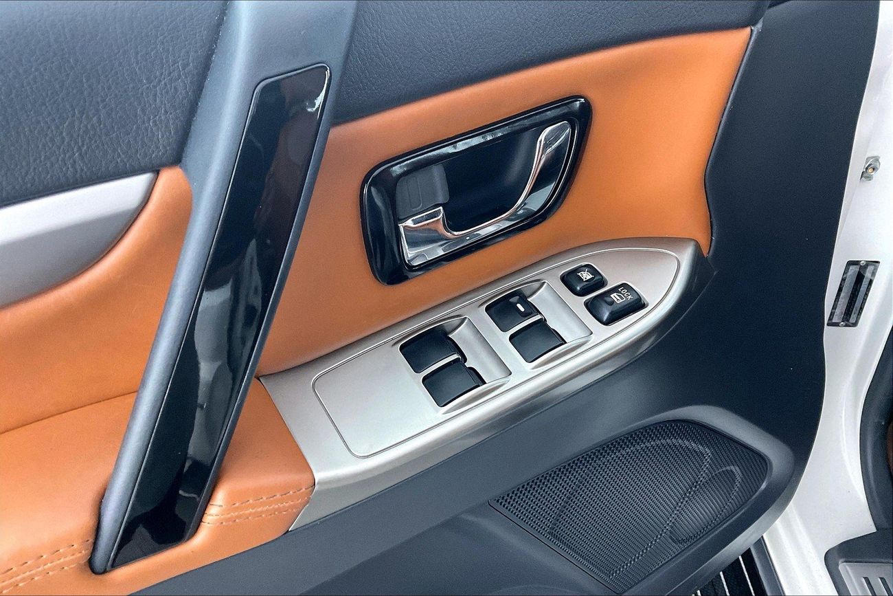 ميتسوبيشي باجيرو Signature Edition | شامل الضمان | 0 ﺪﻔﻋﺓ ﺃﻮﻟﻯ