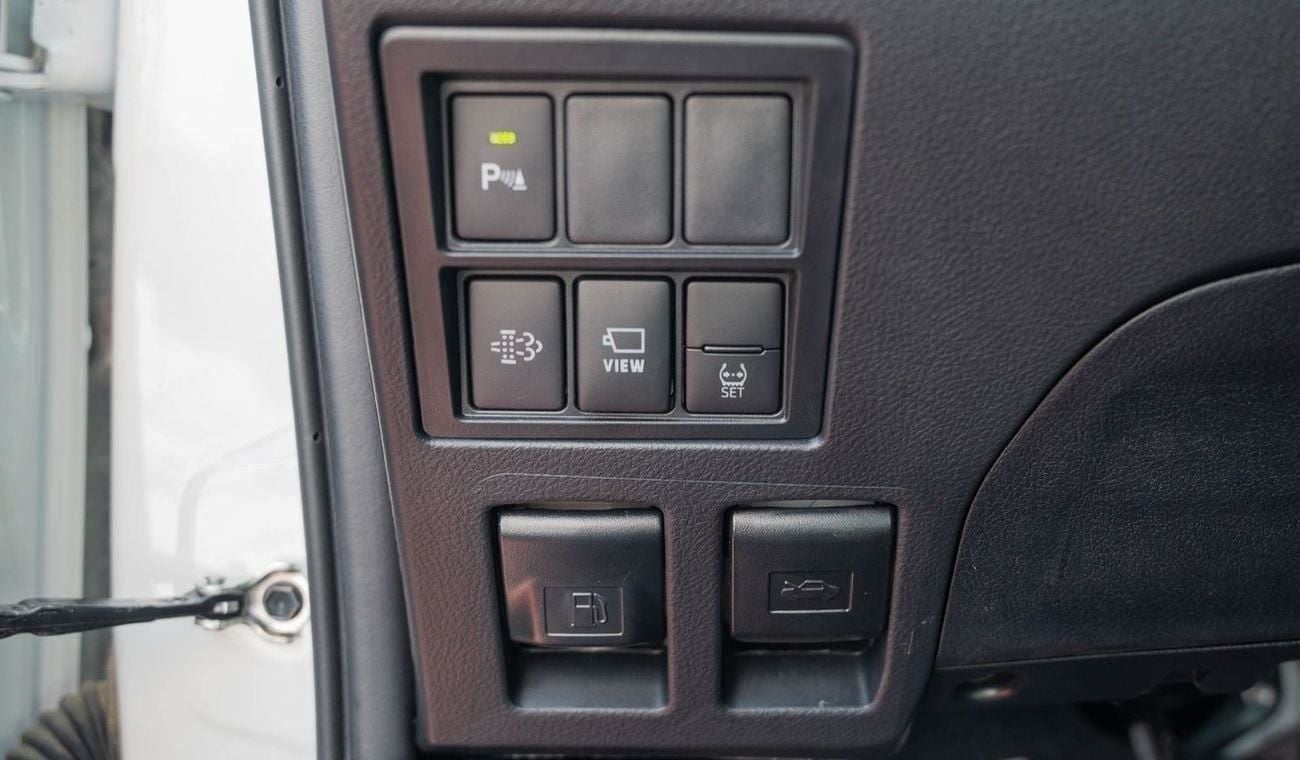 Toyota Hilux 2025 Toyota Hilux Adventure 2.8L Diesel AT (White)