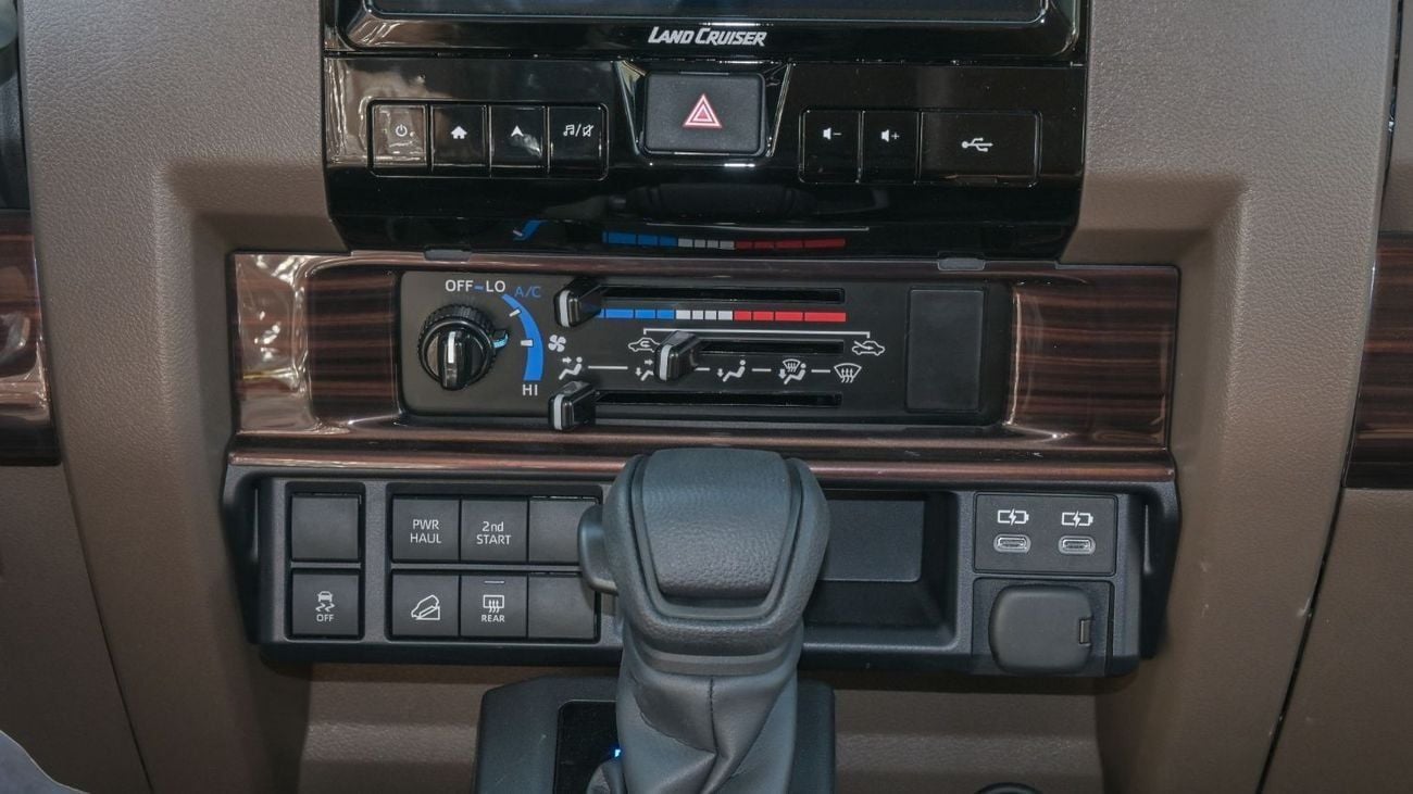 تويوتا لاند كروزر 70 ECTAGR014 - 2025 Toyota LC71 SWB - High Option - 4.0L Petrol Auto - White - Full Options with Winch