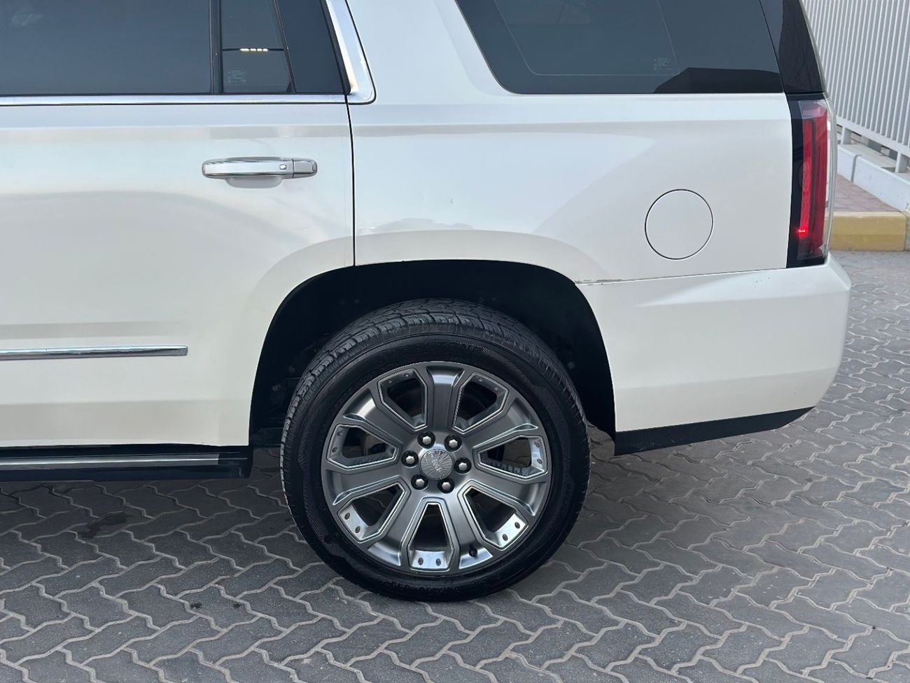 GMC Yukon Denali 6.2L (8 Seater)