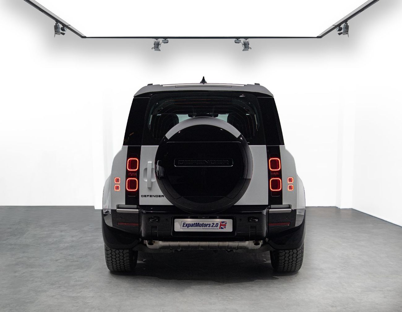 Land Rover Defender P300 110 2.0L (5 Seater)