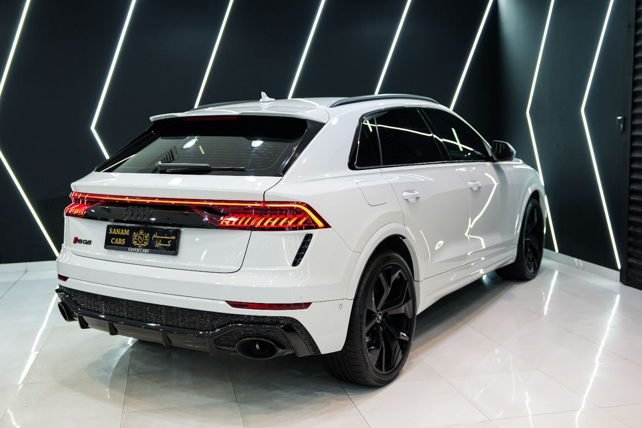 Audi RS Q8 TFSI quattro 4.0L Bang & Olufsen Audio, Carbon Fiber Inetrior, Panoramic Roof, Al Nabooda Service Pa