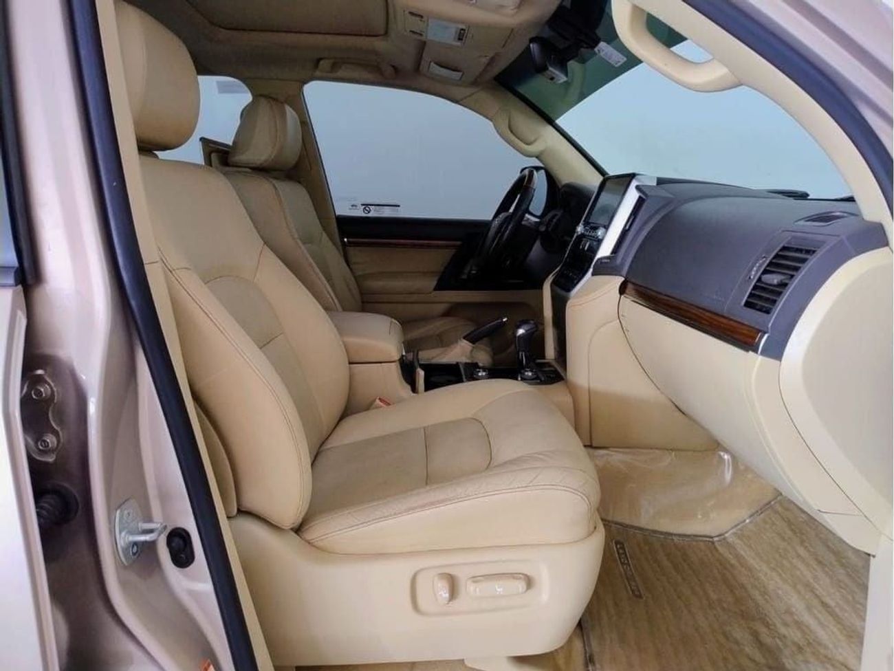 Toyota Land Cruiser GXR V6 4.0L  SUNROOF  IN EXCELLENT CONDITION