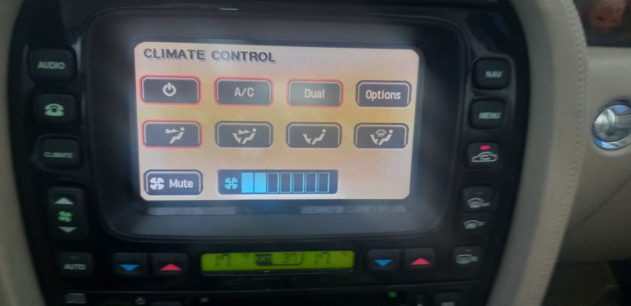 Jaguar XJ8 GCC Jaguar XJ8 Sovereign