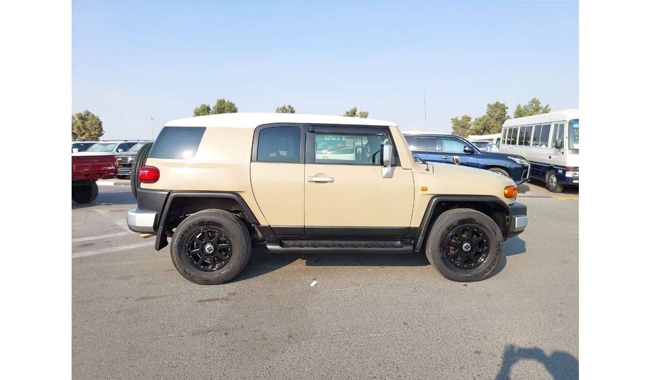 Used TOYOTA FJ CRUISER SUV RHD 2014 MODEL 4.0 L PETROL AUTOMATIC ...