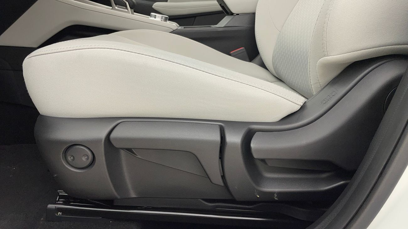 Mitsubishi Outlander ML WITH FABRIC SEAT 2.5 | Zero Down Payment | Home Test Drive