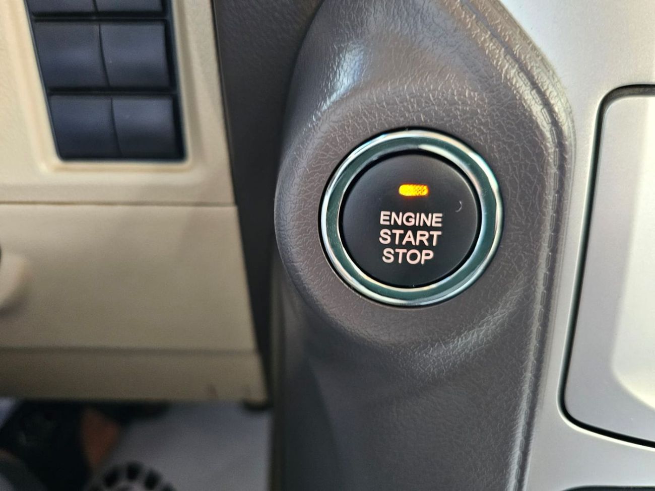 Toyota Prado Toyota prado 2019Model 2.7 v4 AWD 4x4 petrol engine Colour Black Transmission Automatic Interior.Beg