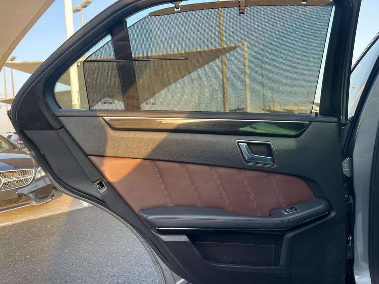 Mercedes-Benz E300 Avantgarde Mercedes E300 AMG_GCC_2012_Excellent Condition _Full option