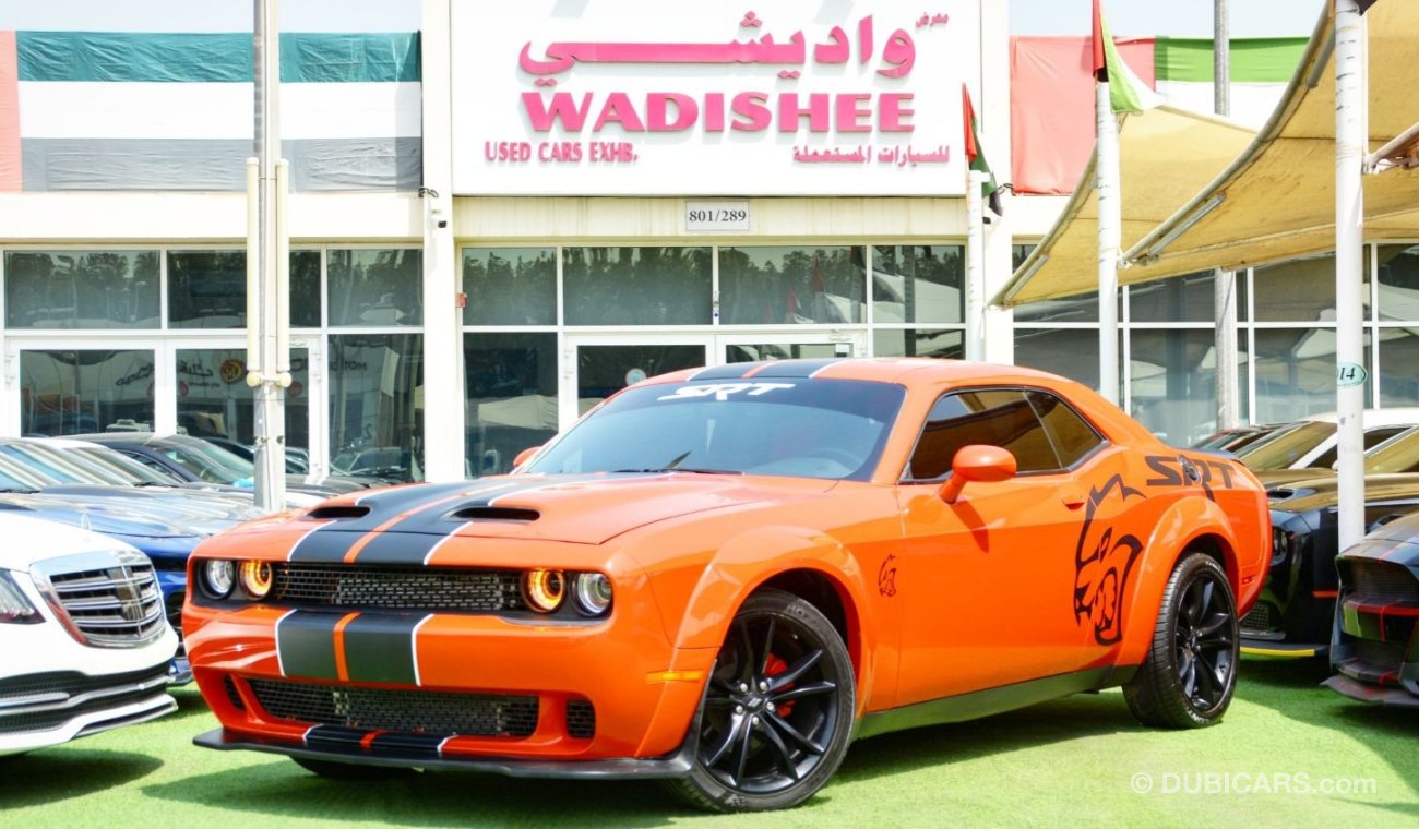 دودج تشالينجر Dodge Challenger SXT V6 2018/ Original Air Bags/ SRT Wide Body/ Very Good Condition