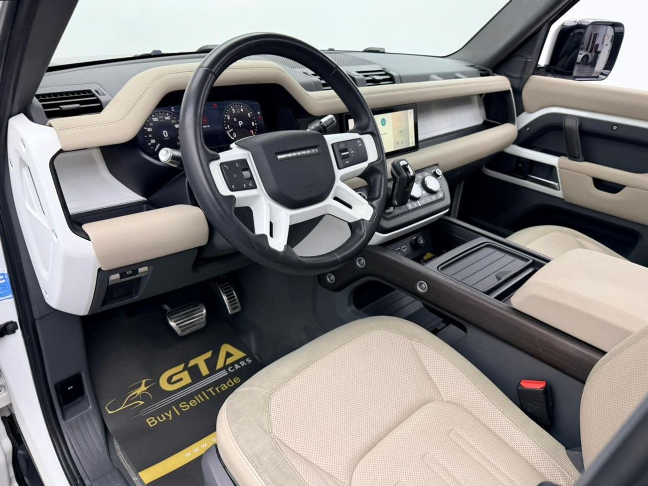 Land Rover Defender 2020 Land Rover Defender 110 SE P400, Warranty, Service History, Excellent Condition, GCC