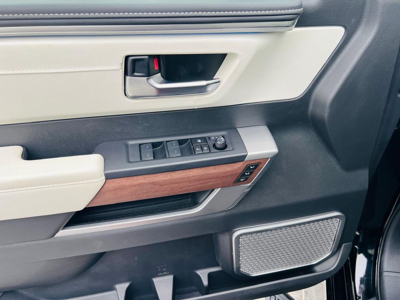 Toyota Tundra CAPSTONE