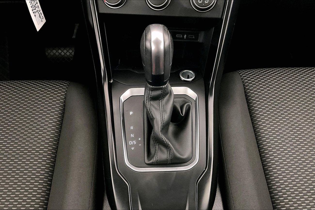 تويوتا يارس SE / E | ضمان مجاني لمدة عام | 0 دفعة أولى