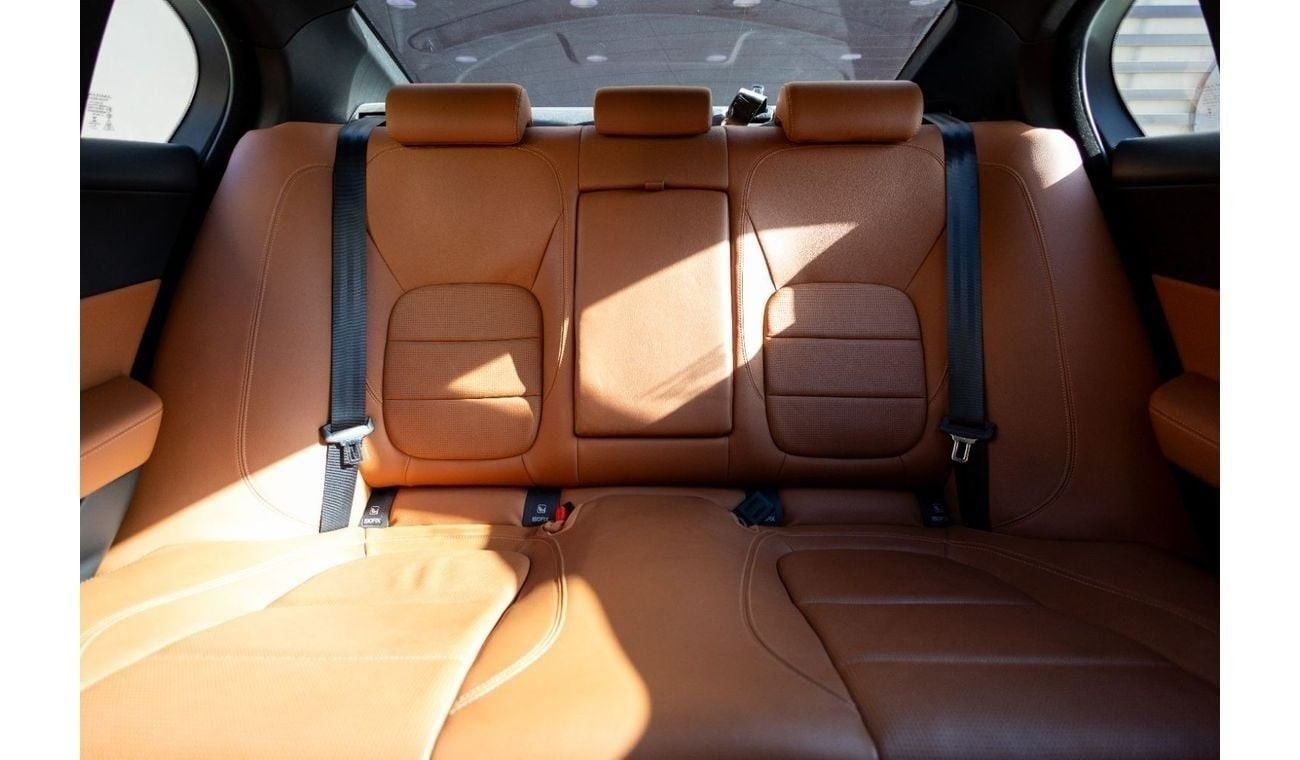 Jaguar XE R-Dynamic SE 2.0L (250 HP) Jaguar XE P250 R-Dynamic SE 2020 GCC under Agency Warranty with Flexible