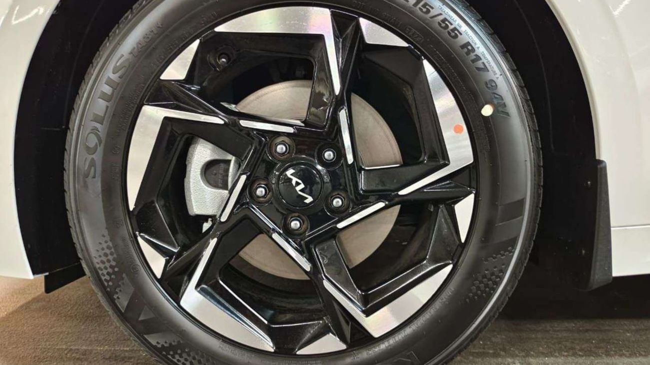 Kia K5 2.5L GDI DOHC, 4-cylinder, Dual CVVT (Euro 4). 5 Seater. 4 Door. FWD