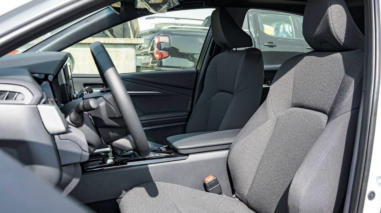 Toyota Camry 2025 Toyota Camry 2.5L LE Hybrid with panorama roof AT