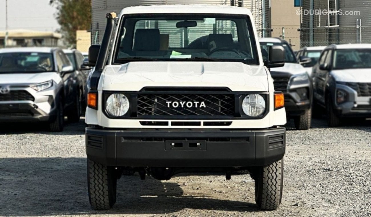 Toyota Land Cruiser Pick Up TOYOTA LAND CRUISER 79 4.2L 3 STR SC DSL DAB & ABS NEW FACE MT