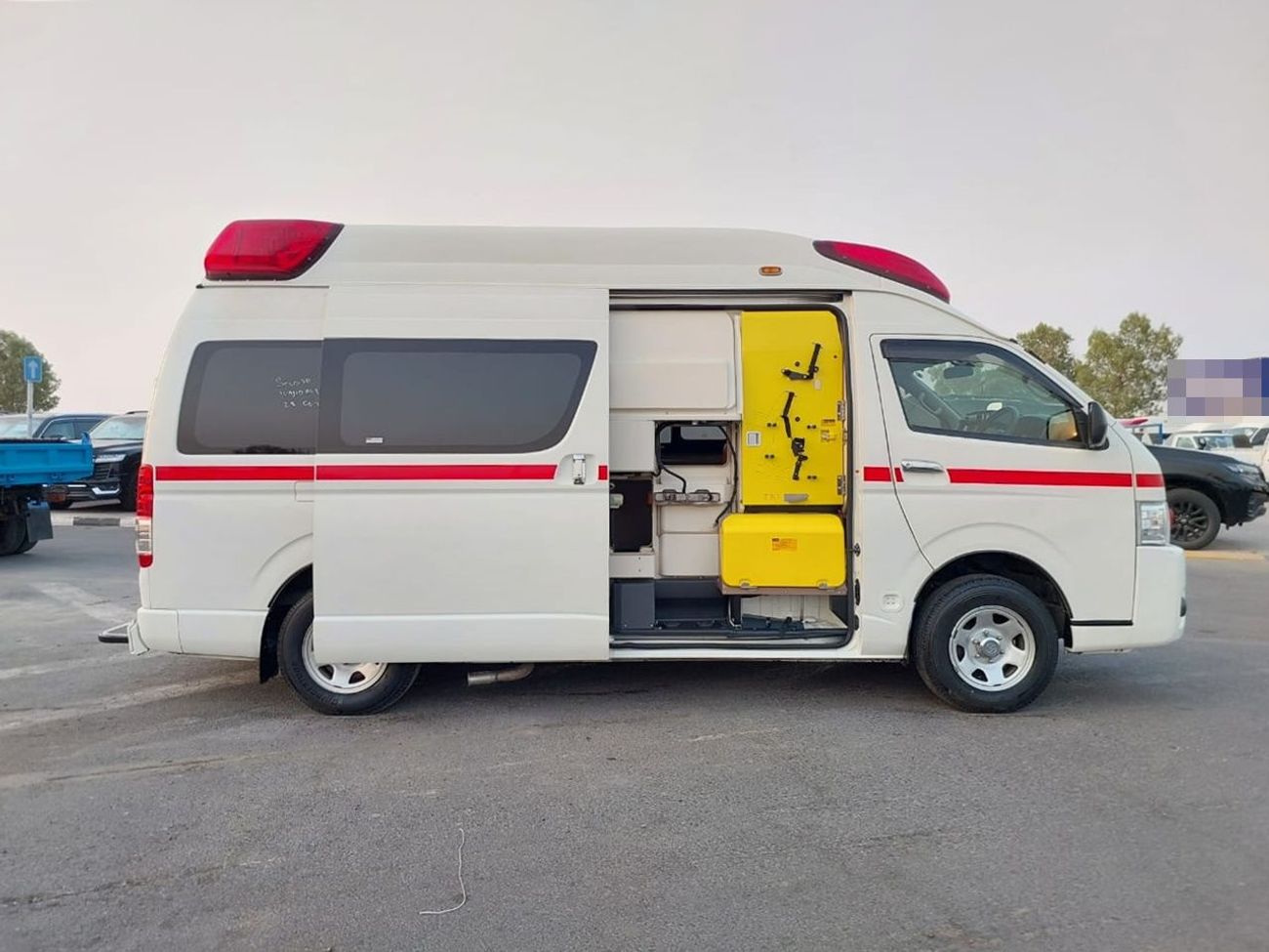 Toyota Hiace TOYOTA HIACE VAN AMBULANCE RHD 2016 MODEL 2.7 L PETROL AUTOMATIC(PM15710)