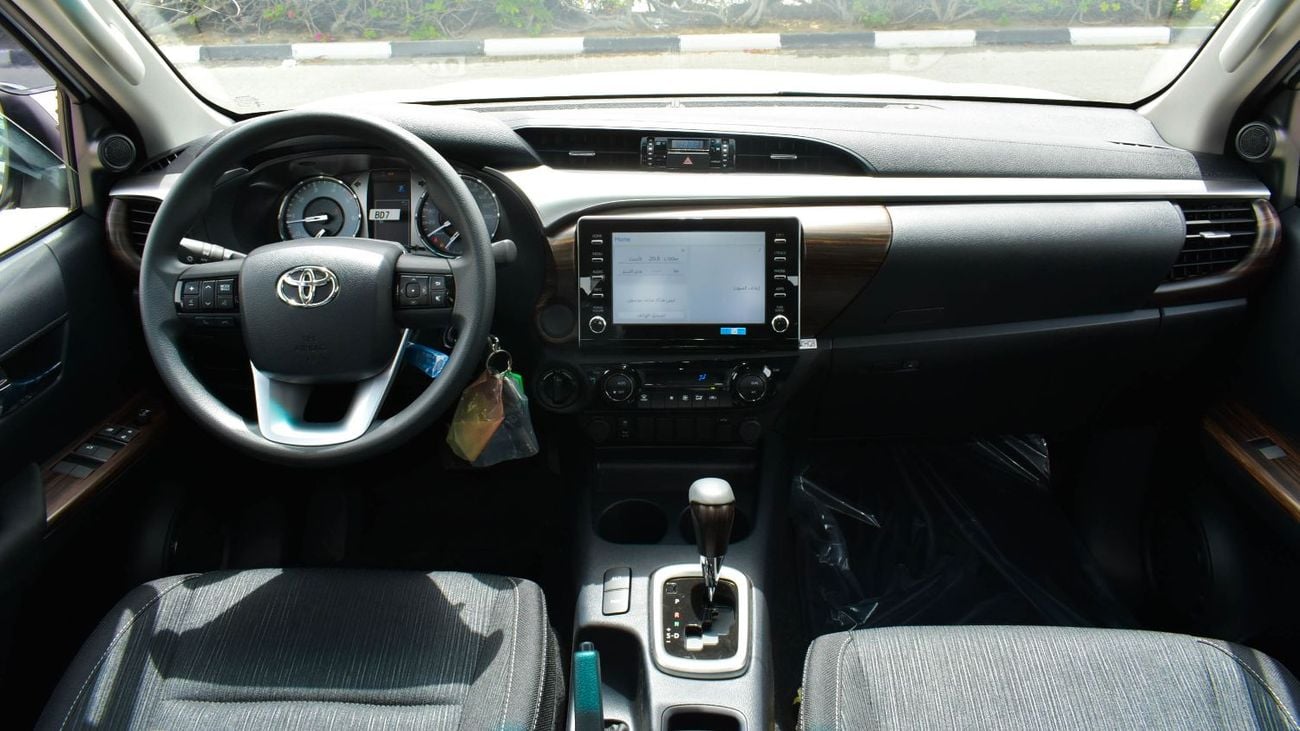 تويوتا هيلوكس ECT0055 - Toyota Hilux DCab - 2.4L Diesel Auto White-Black - Key Start, Auto AC