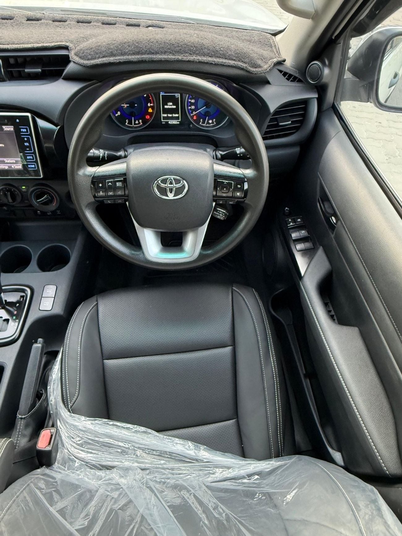Toyota Hilux SR5 shape