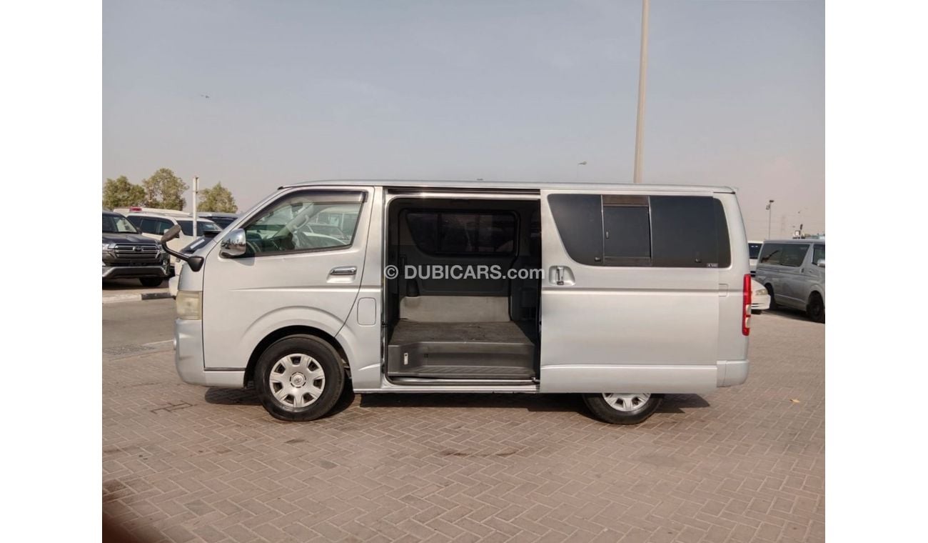 تويوتا هاياس TOYOTA HIACE VAN RIGHT HAND DRIVE (PM1612)