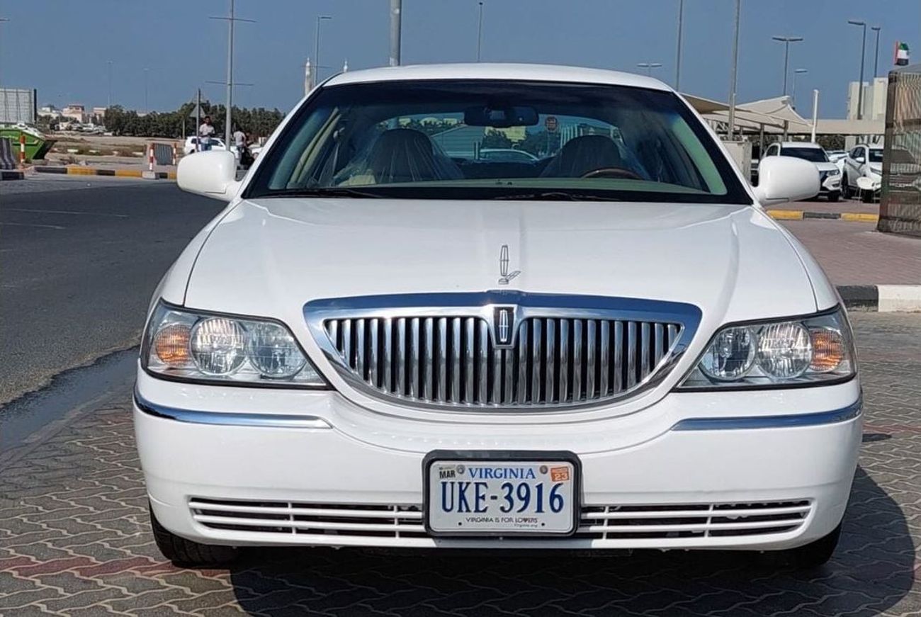 لينكولن تاون كار very clean car