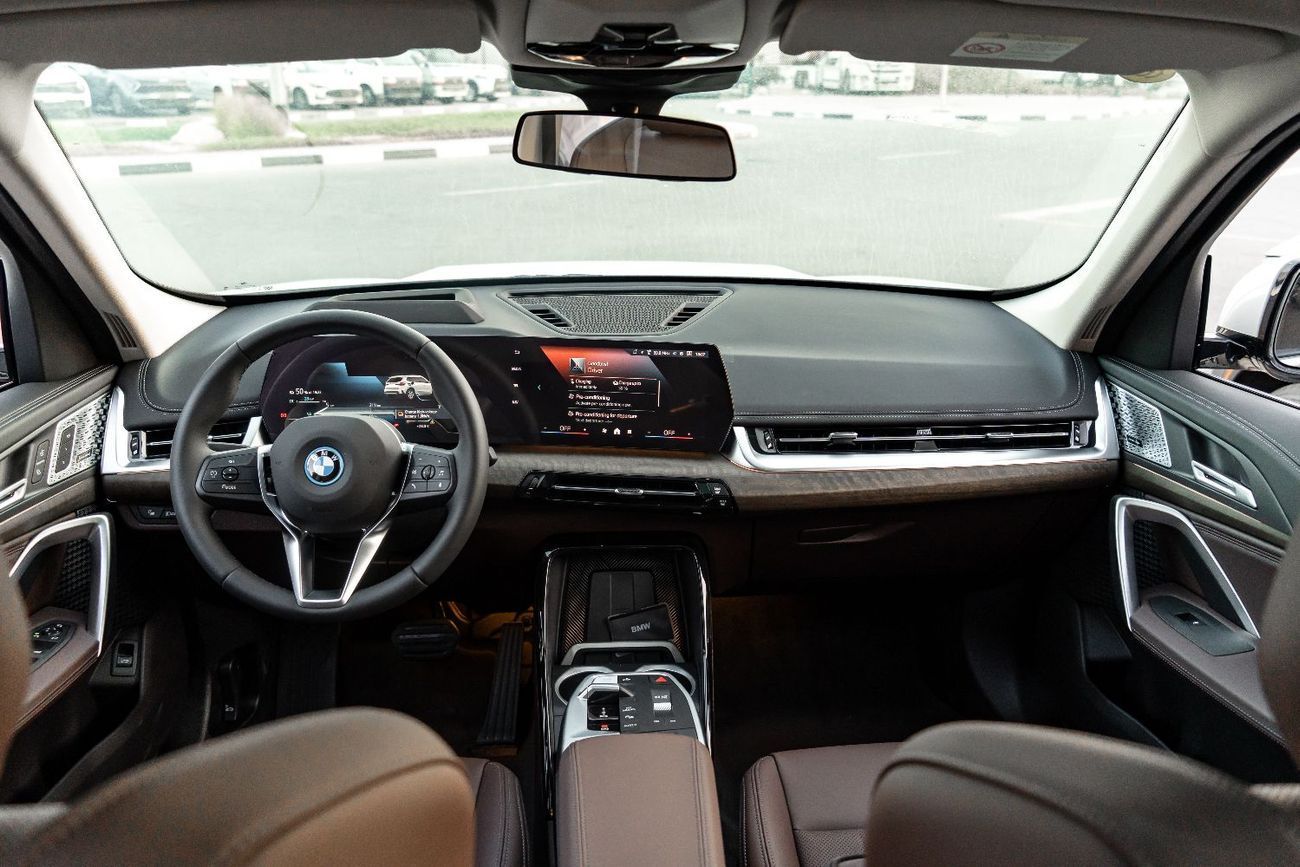 بي أم دبليو iX1 2025 | BMW IX1 XDRIVE 30LX DESIGN PACKAGE